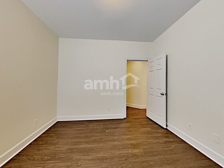 Building Photo - 305 Fernwood Ln