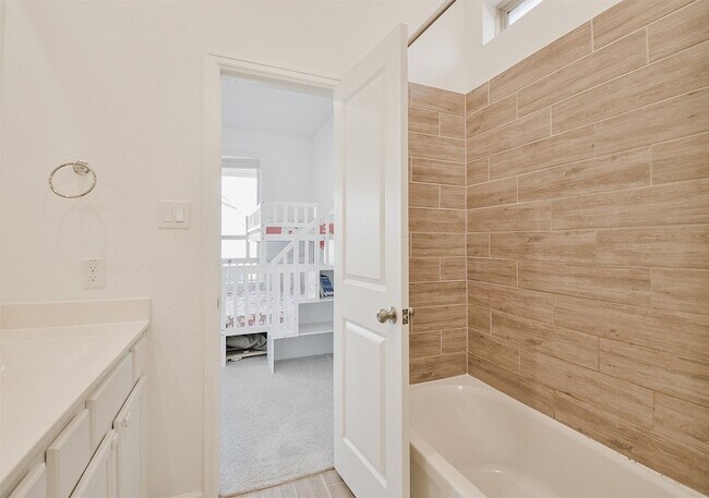 Building Photo - 9407 Camden Clf Ct