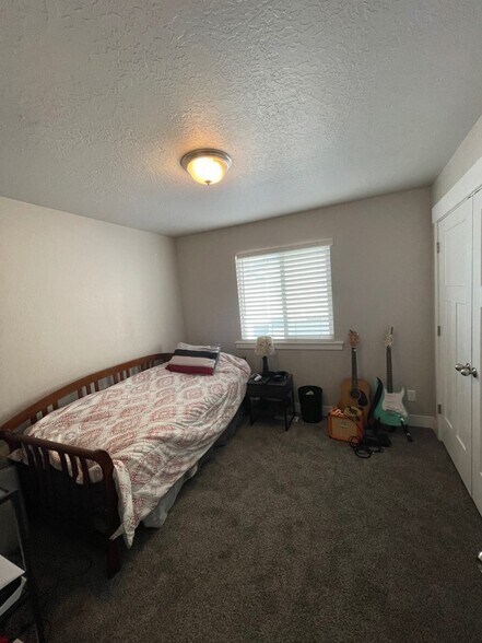Building Photo - 1298 E Rachel Way