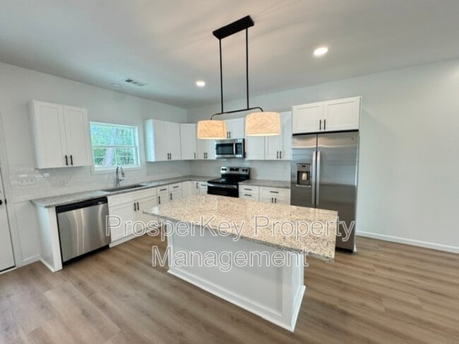 Building Photo - 3825 Mulberry Dr