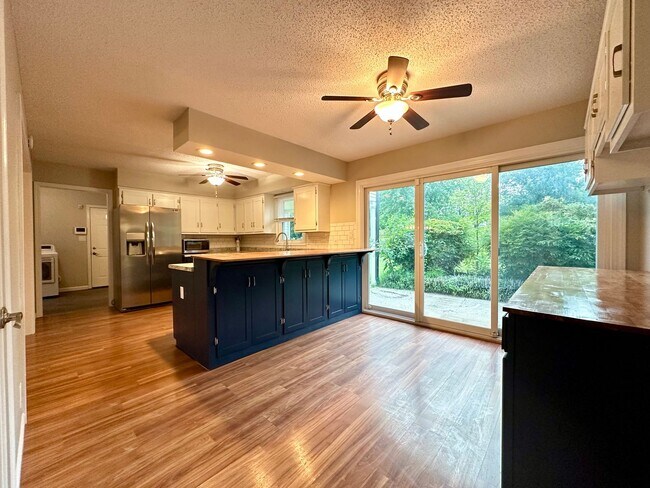Building Photo - Stunning Single-Family Home with Plenty of...