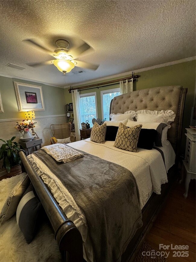 Building Photo - 404 Moss Springs Rd