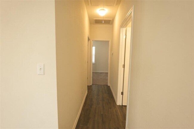 Building Photo - 352 Witchhazel Way