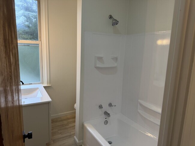 Building Photo - "Charming 3-Bedroom Retreat with 1.5 Baths on Main St in Lykens, PA!"