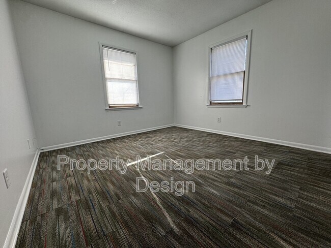 Building Photo - 1039 5th St