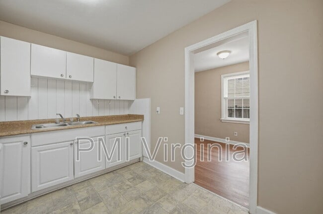 Building Photo - 217 Bob Ln