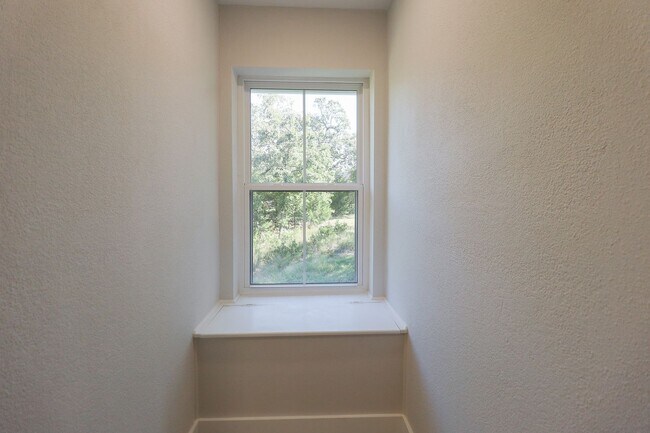 Building Photo - 4 Bed | 3 Bath on Keystone Lake!