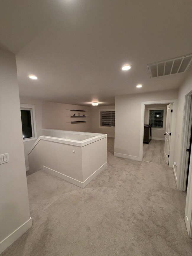 Building Photo - 14717 73rd St E