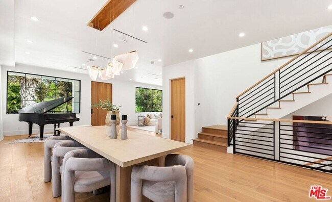 Building Photo - 2565 Patricia Ave