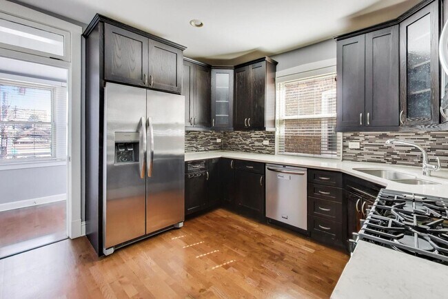 Building Photo - 3837 N Sawyer Ave