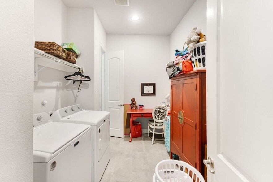 Building Photo - 209 Chesapeake Dr