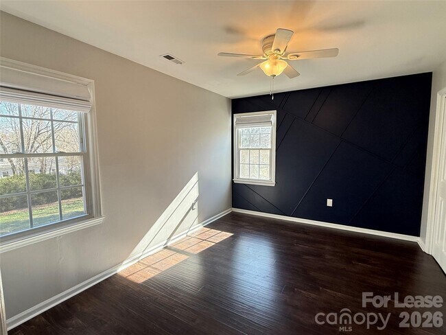 Building Photo - 8708 Parkchester Dr