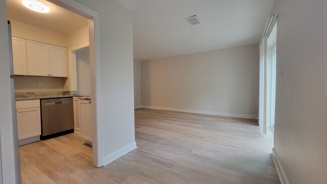 Building Photo - The Charlotte