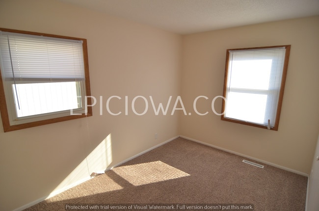 Building Photo - 3122 33rd Ave SW