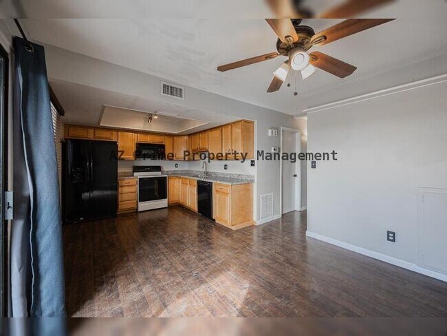 Building Photo - 225 N Standage