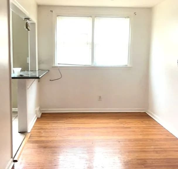 Building Photo - This 3-Bedroom/1-Bathroom Townhome