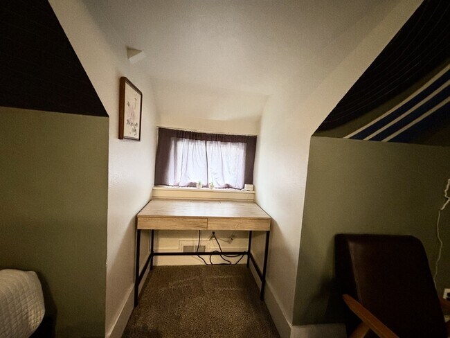 Building Photo - 608 Park St.