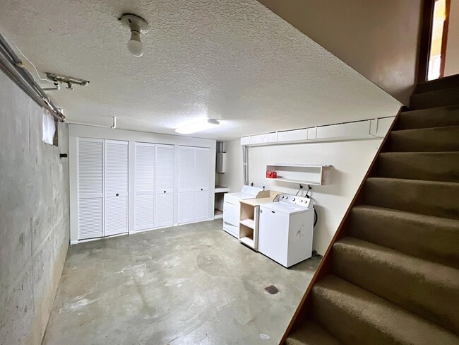 Building Photo - 3385 SE 10th Ave