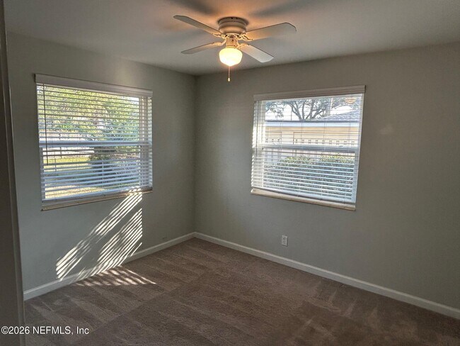 Building Photo - 825 14th Ave N