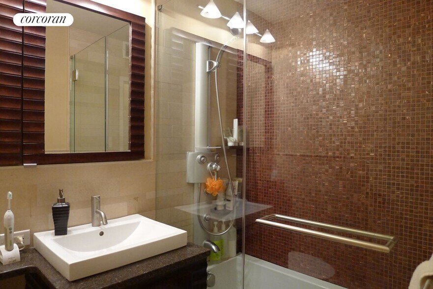 Building Photo - 400 Central Prk W