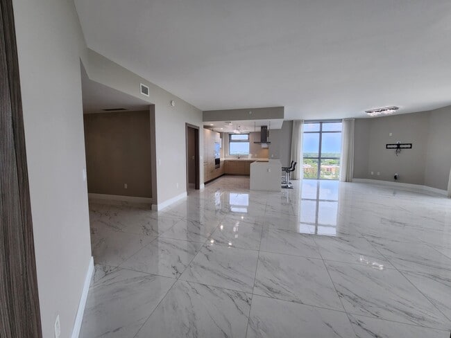 Building Photo - 17301 Biscayne Blvd