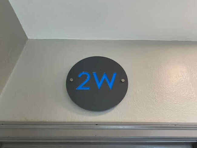 Building Photo - 5823 Lindenwood Ave