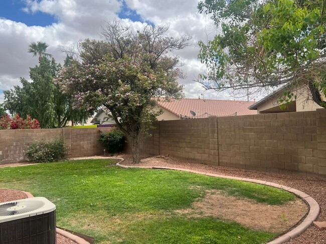 Building Photo - 3-bedroom at Ellsworth & Guadalupe