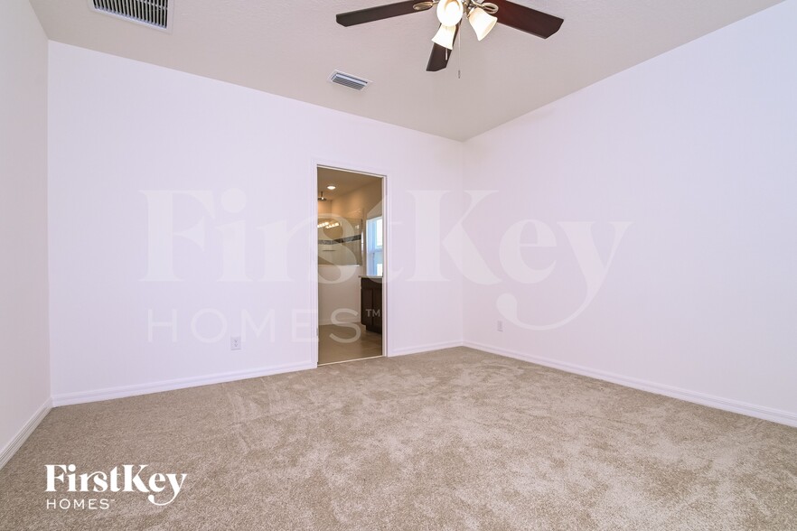 Building Photo - 900 Avenal Ln
