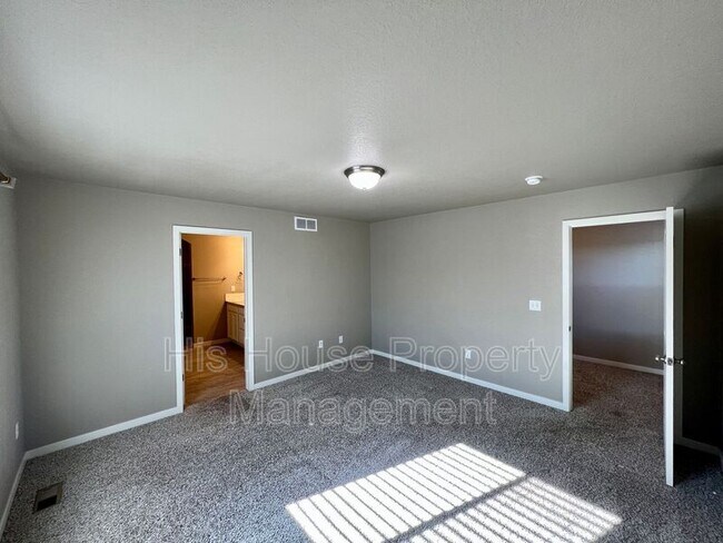 Building Photo - 3218 San Carlo Ave