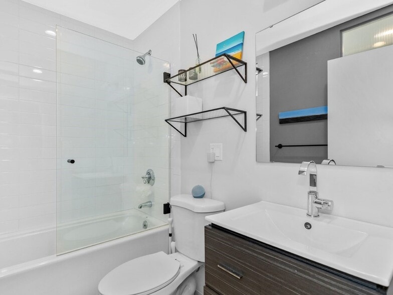 Building Photo - 75 South St