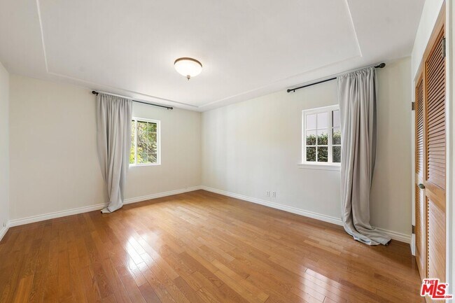 Building Photo - 245 25th St