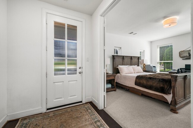 Building Photo - 816 Ennis St