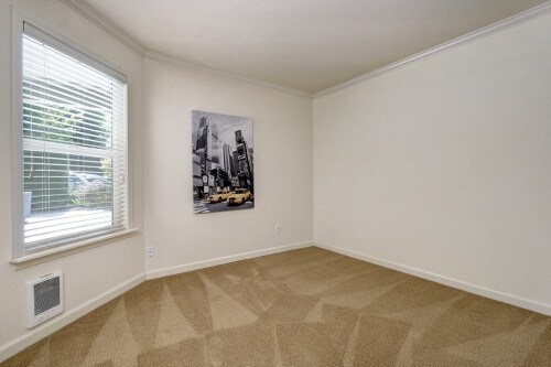 Building Photo - 410 2nd Ave S