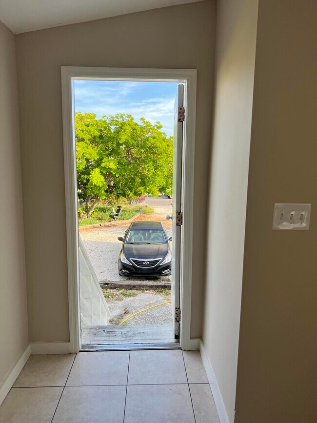 Building Photo - 639 46th St