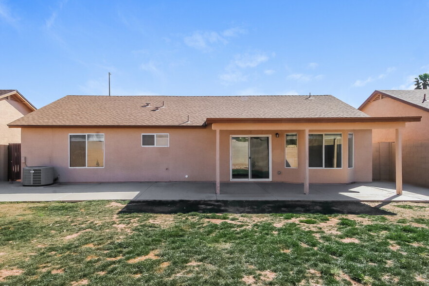 Building Photo - 986 S Wanda Dr