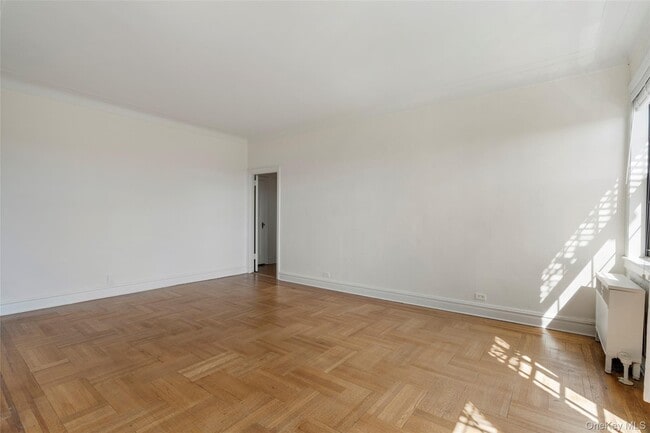 Building Photo - 14 N Chatsworth Ave