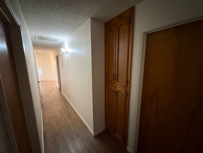 Building Photo - 636 Ramblewood Ct