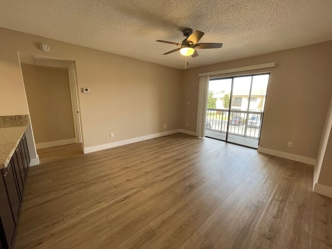 Building Photo - ANNUAL RENTAL -  1 BED / 1 BATH CONDO AT M...