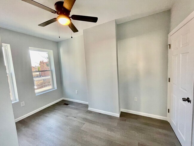 Building Photo - Bright and Updated 2 Bedroom 1.5 Bath House in Oakland