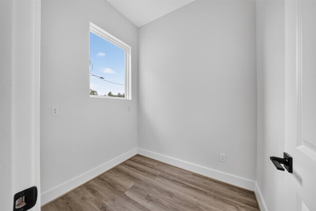 Building Photo - 2421 Harrington St