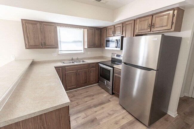 Building Photo - 1901 Mirtle Grove Ct