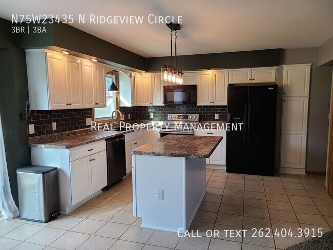 Building Photo - N75W23435 N Ridgeview Cir