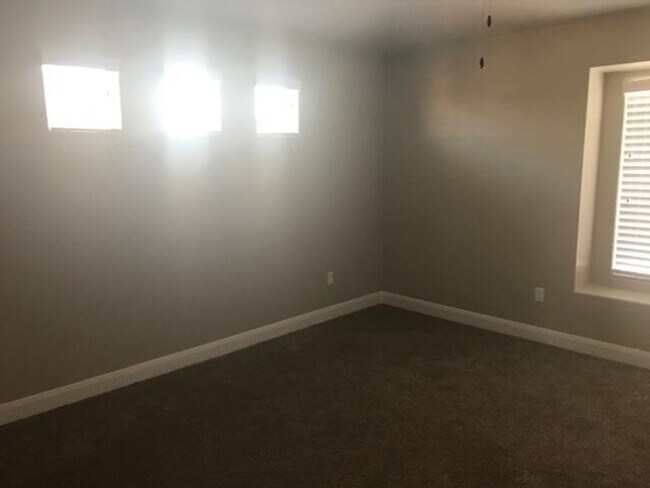 Building Photo - 3 Bedroom Townhome in Santa Clara