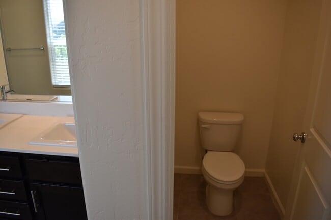 Building Photo - 698 Jessie Dr