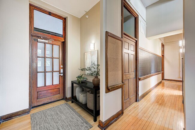 Interior Photo - School 85