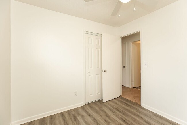 Building Photo - 3 BR/2BA | Newly Renovated Single Family Home |  Front and Back yard | In Jacksonville!