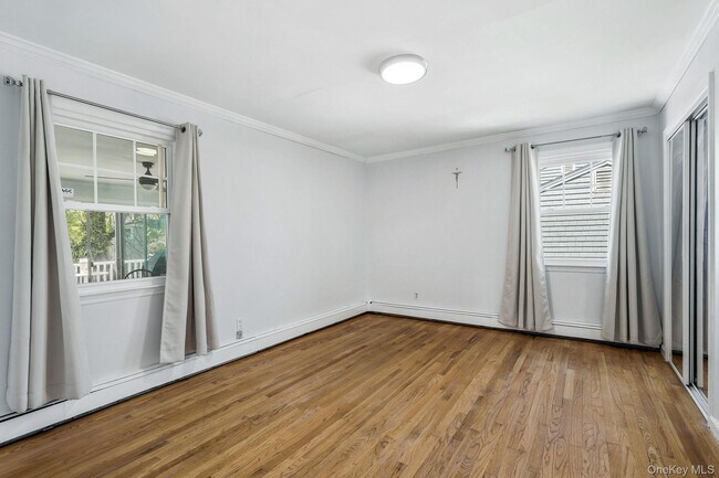 Building Photo - 250 S Ridge St