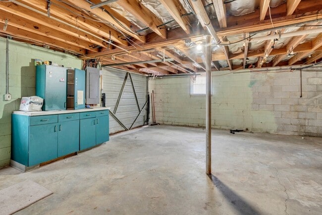 Building Photo - 3336 Panorama Dr