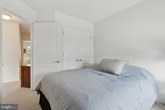 Building Photo - 204 Hudson Dr