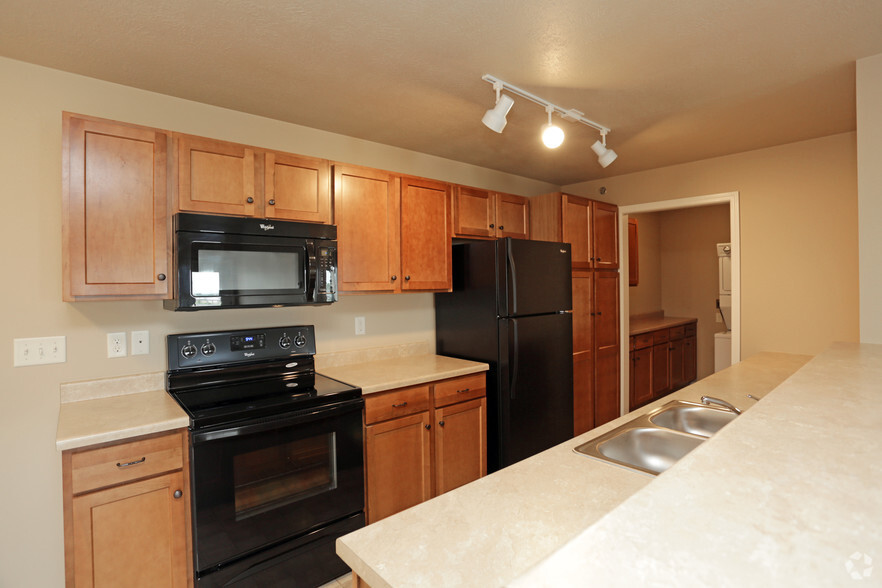 Kitchen - Northridge Estates/Perfect Location